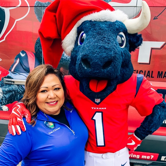 Meet The Posher Kimberly! - Picture 2 of 6